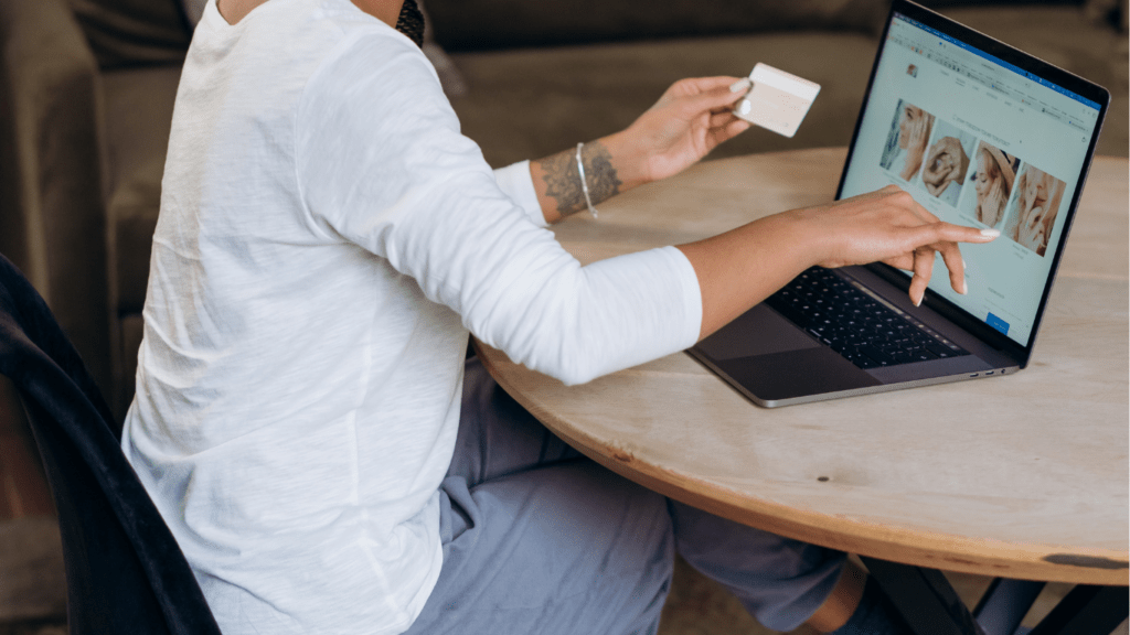 woman doing online shopping